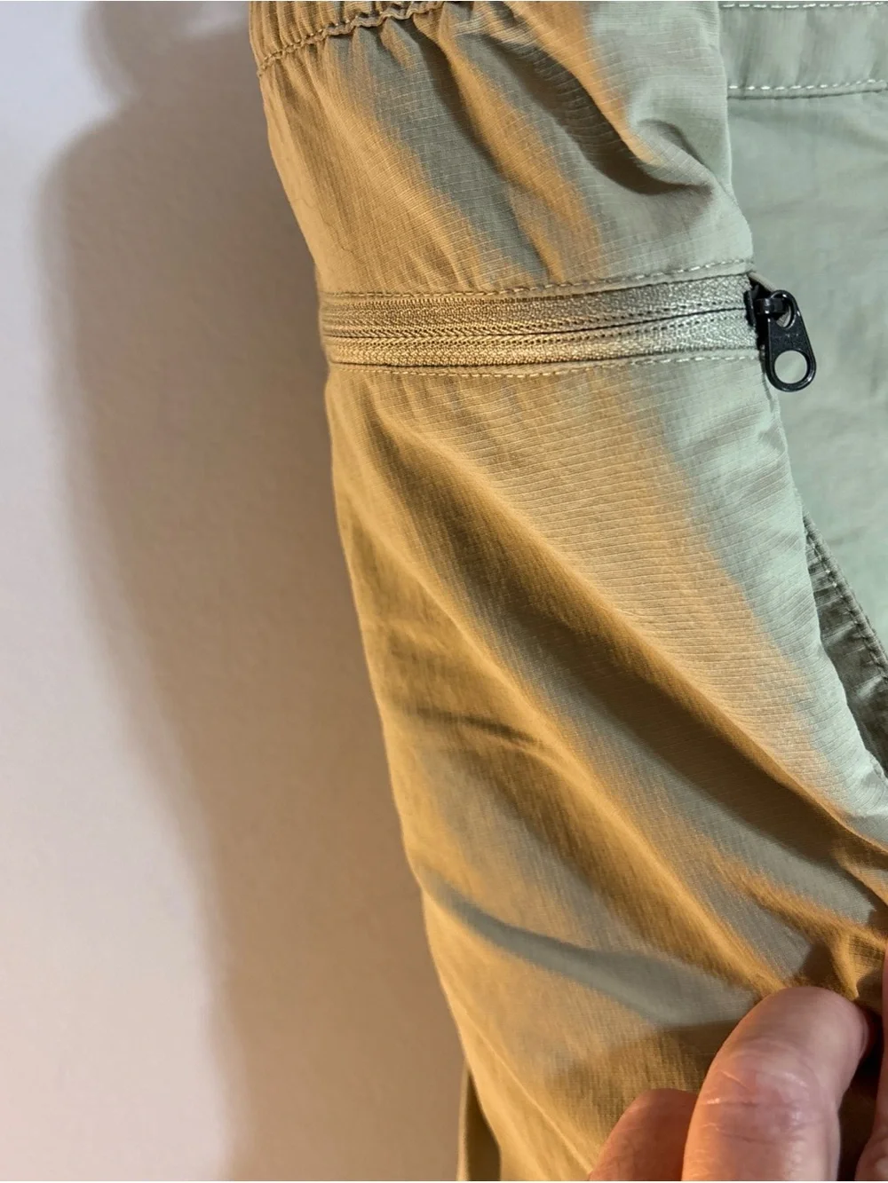 The North Face Men’s Khaki Lightweight Outdoor Shorts. 1171